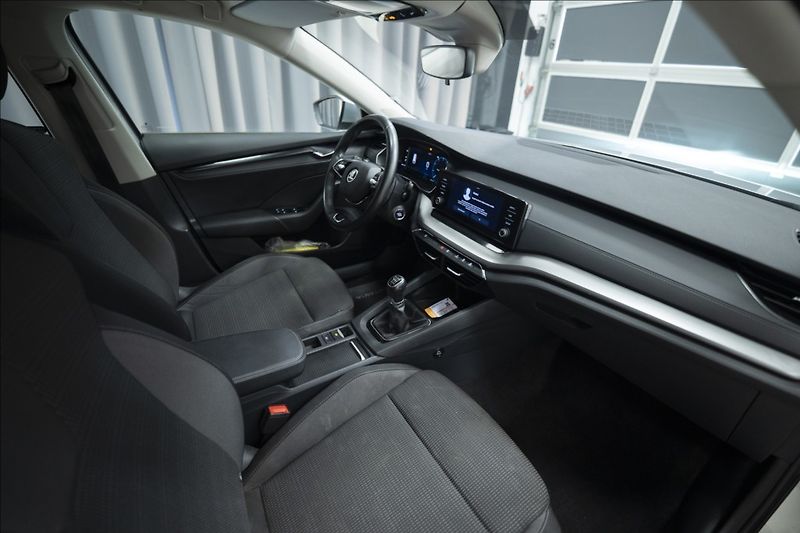 Škoda Octavia 2,0 TDI VÝHŘEV ČR 2x KOLA - fotka 7 z 35