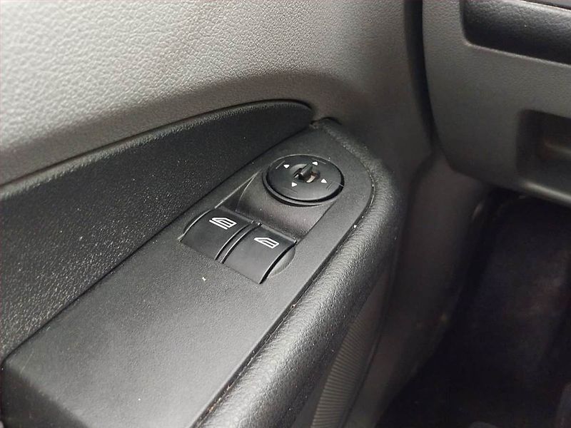 Ford Focus (2008) 1.8 16V, nová STK, Tažné - fotka 15 z 17