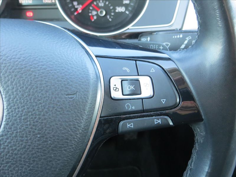 Volkswagen Passat 2,0 TDI 140kW 4MOT DSG H-Line - fotka 19 z 23