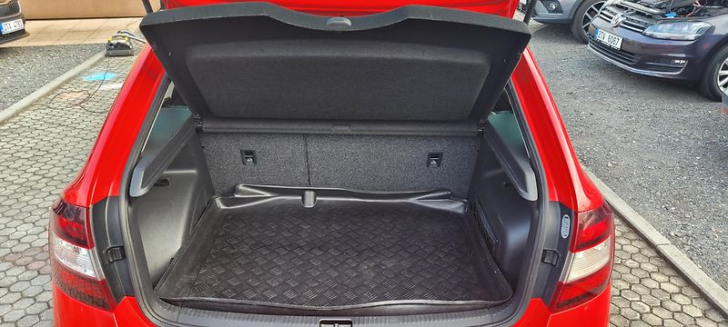 Škoda Rapid (2014) 1,2TSi 77kW Xenony StylePlus - fotka 28 z 37