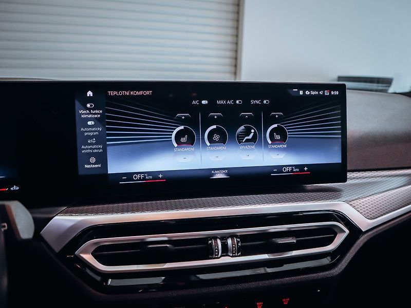 BMW Řada 3 320d xDrive Touring M-Paket - fotka 13 z 29
