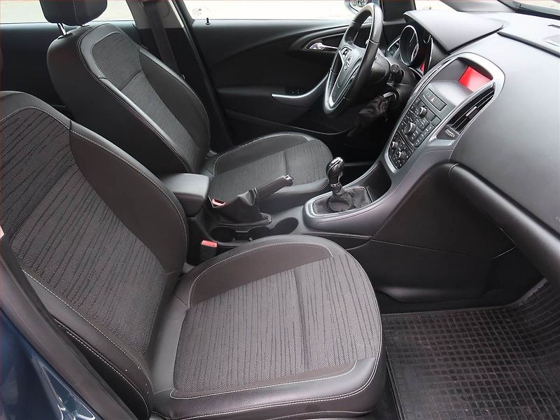 Hyundai i40 (2015) 1.7 CRDi, Navi, Xenony - fotka 9 z 21