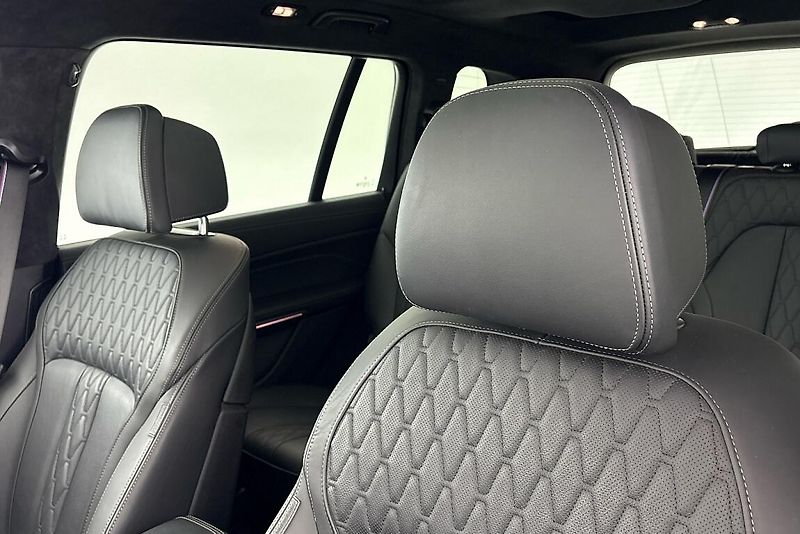 BMW X7 xDrive40d - fotka 7 z 30