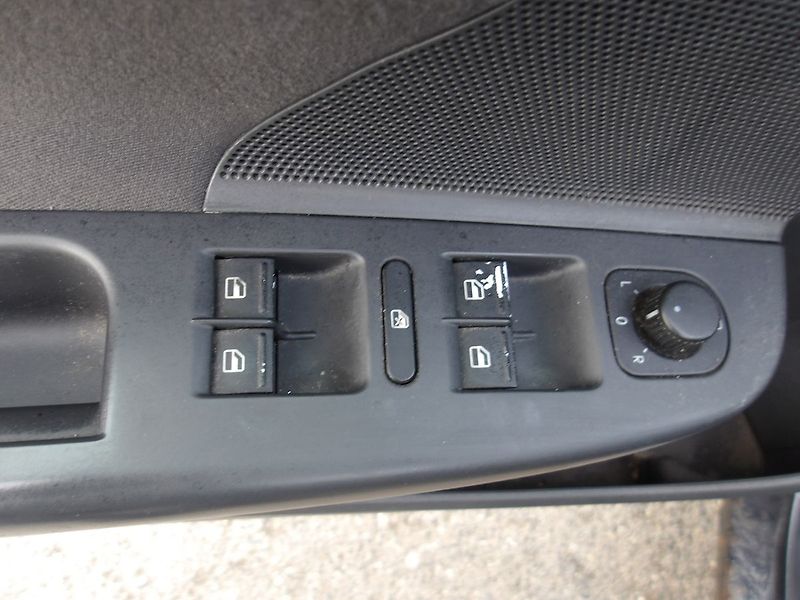 Volkswagen Jetta 1,9TDi77kW STK 09/2028 Po rozv - fotka 14 z 21