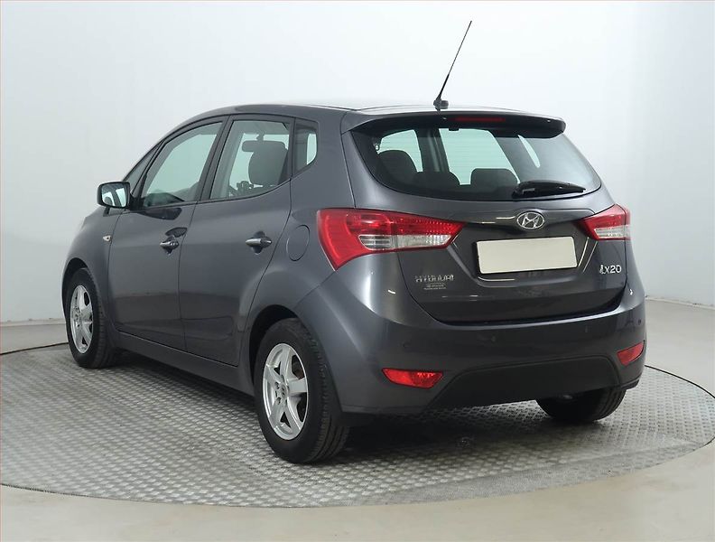 Hyundai ix20 (2016) 1.6 CVVT, Park. senzory - fotka 4 z 14
