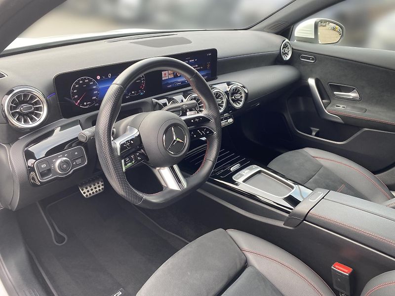 Mercedes-Benz Třídy A A 250e AMG - fotka 13 z 26