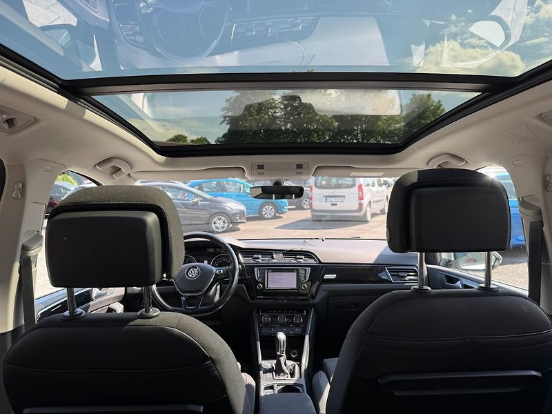 Volkswagen Touran (2017) Comfortline 2.0 TDI 110kW DSG - fotka 25 z 40