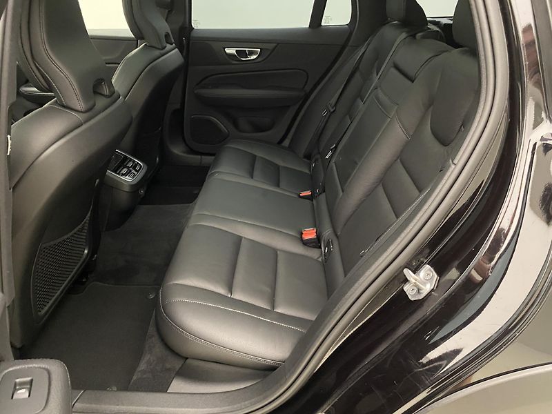 Volvo V60 CC B5 AWD MOMENTUM AUT - fotka 5 z 53