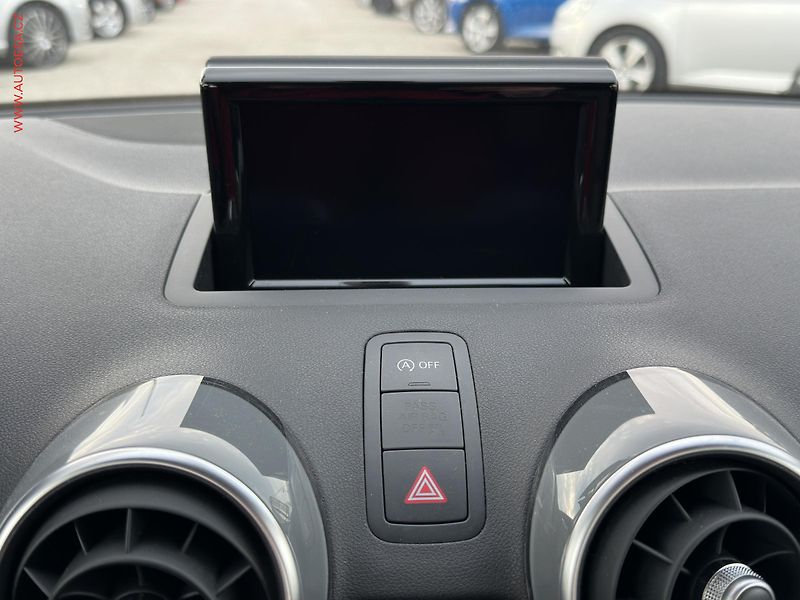 Audi A1 (2016) 1.0 TFSi, Navi, výhřev sed - fotka 13 z 16