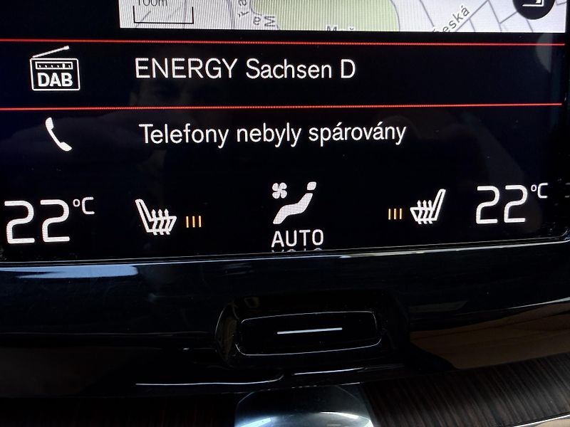 Volvo XC60 T5 AWD // MOMENTUM PRO  - fotka 23 z 49