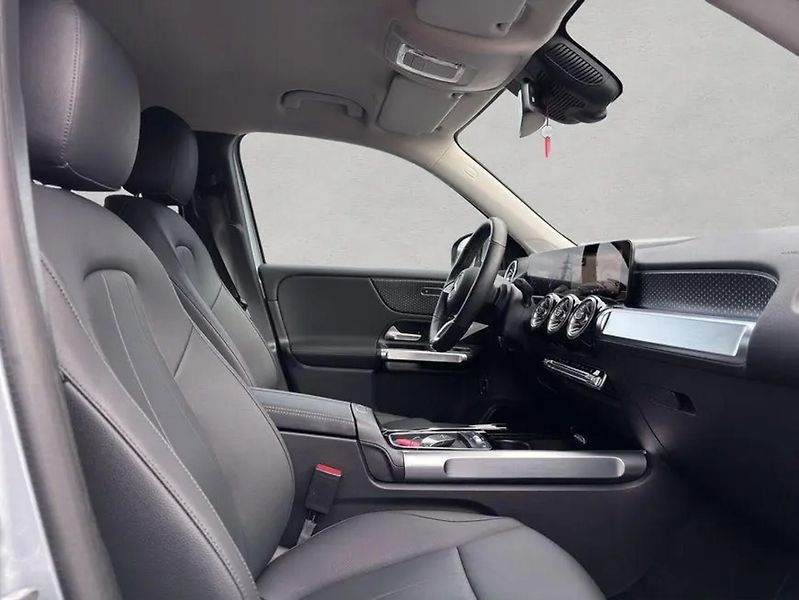 Mercedes-Benz EQB 300 4M Progressive 7 míst 360 - fotka 16 z 22