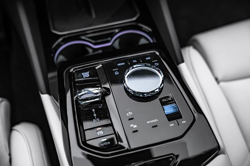 BMW Řada 5 550 e xDrive - fotka 19 z 25