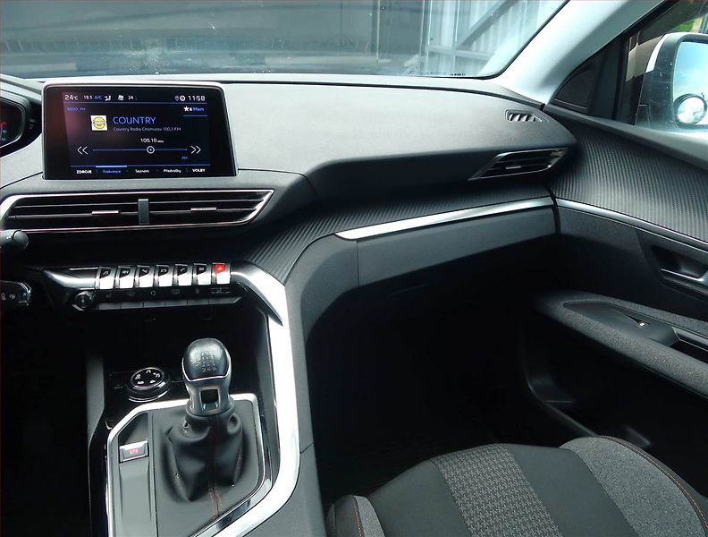 Peugeot 3008 (2020) 1.2 PureTech, Serv.kniha - fotka 8 z 15