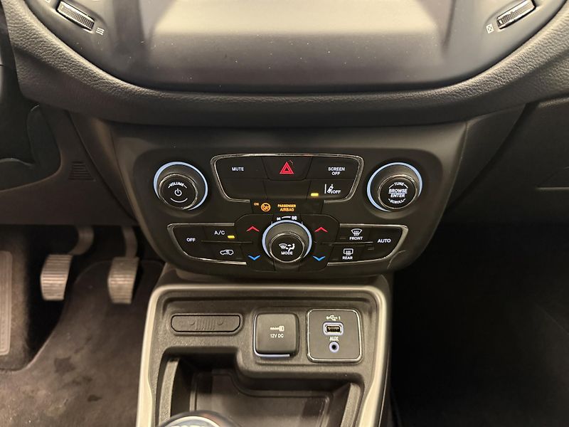 Jeep Compass 1.6 Multijet 88 kW - fotka 12 z 18