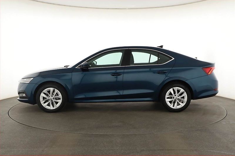 Škoda Octavia (2022) 2.0 TDI, Tempomat - fotka 2 z 19