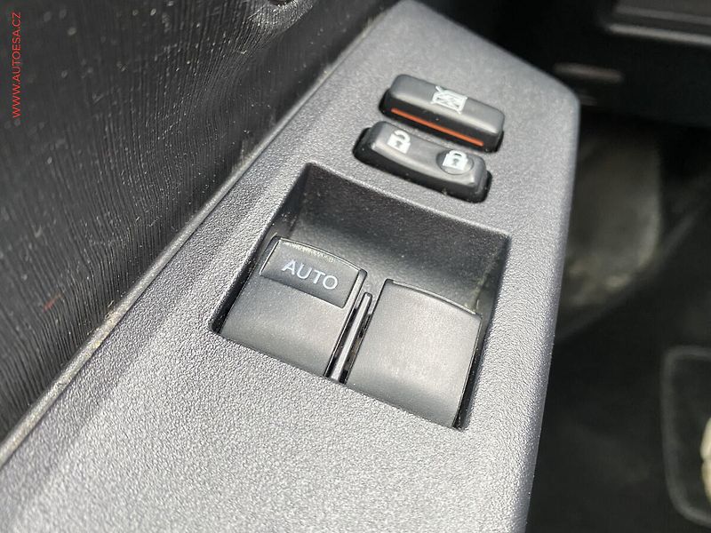 Toyota Yaris (2014) 1.0VVT-i, 2.maj,ČR, STK2/27 - fotka 11 z 17