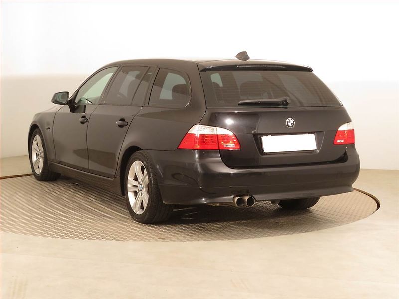 BMW Řada 5 (2009) 520d, Automat, Navi, Tempomat - fotka 4 z 15