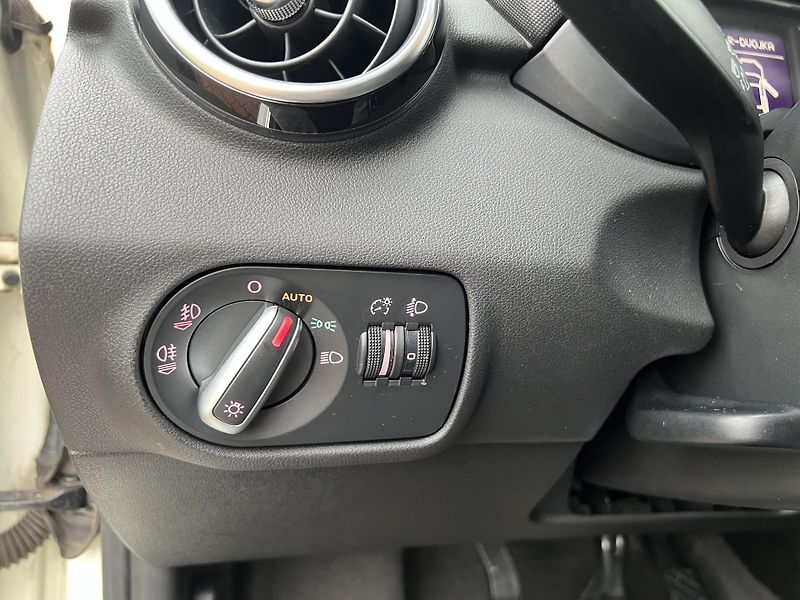 Audi A1 1.2TFSI 63KW,KůŽE,NAVI,2xALU - fotka 30 z 42