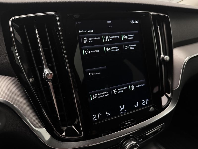 Volvo V60 CC D4 AWD MOMENTUM REZERVACE - fotka 30 z 43