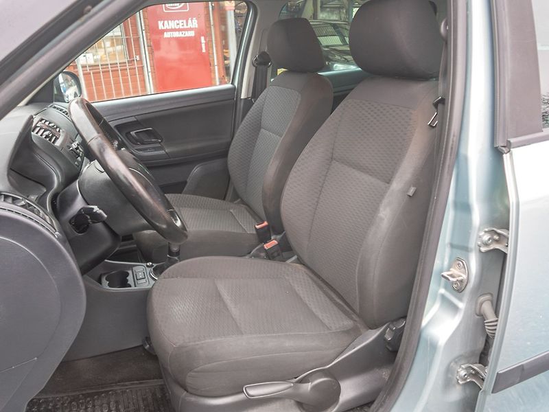 Škoda Fabia (2011) 1.2HTP 51KW – KLIMA - fotka 12 z 30