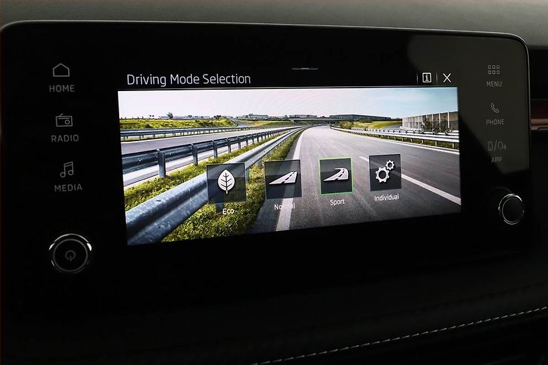 Škoda Fabia (2025) 1.0 TSI, Monte Carlo, FullLed - fotka 11 z 16