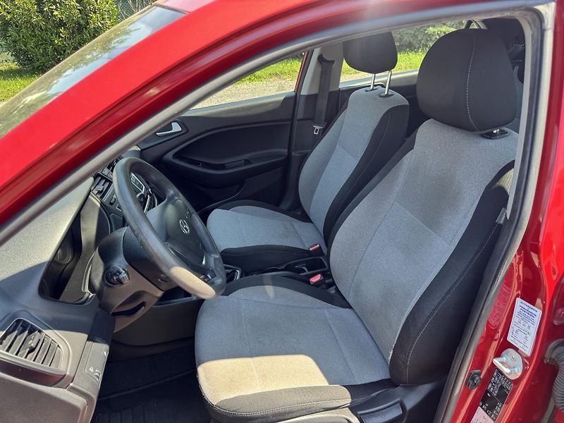 Hyundai i20 1.1CRDi,55kw,klima,ČR,1.maj. - fotka 19 z 31