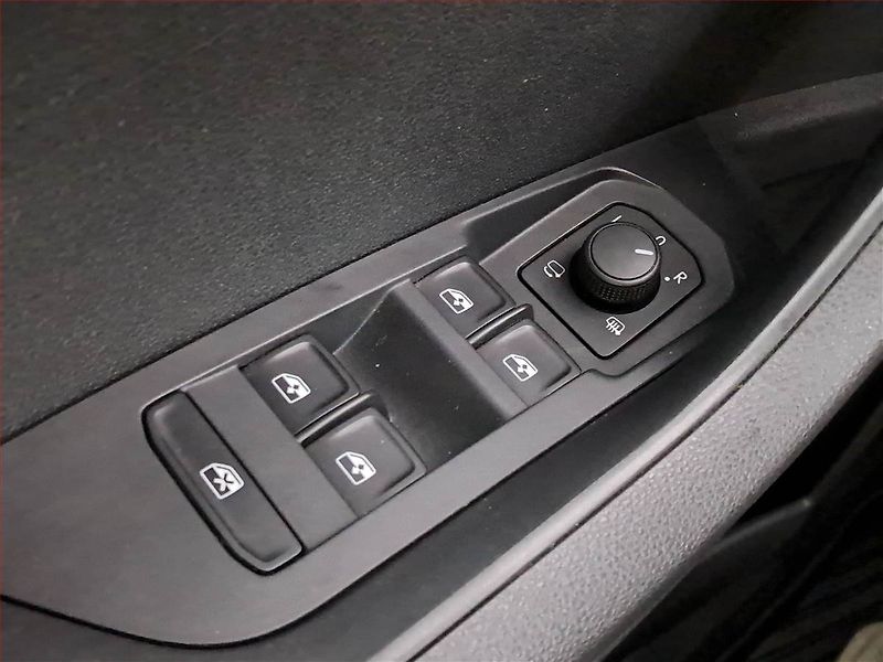 Škoda Karoq (2023) Sportline 2.0 TDI - fotka 16 z 21