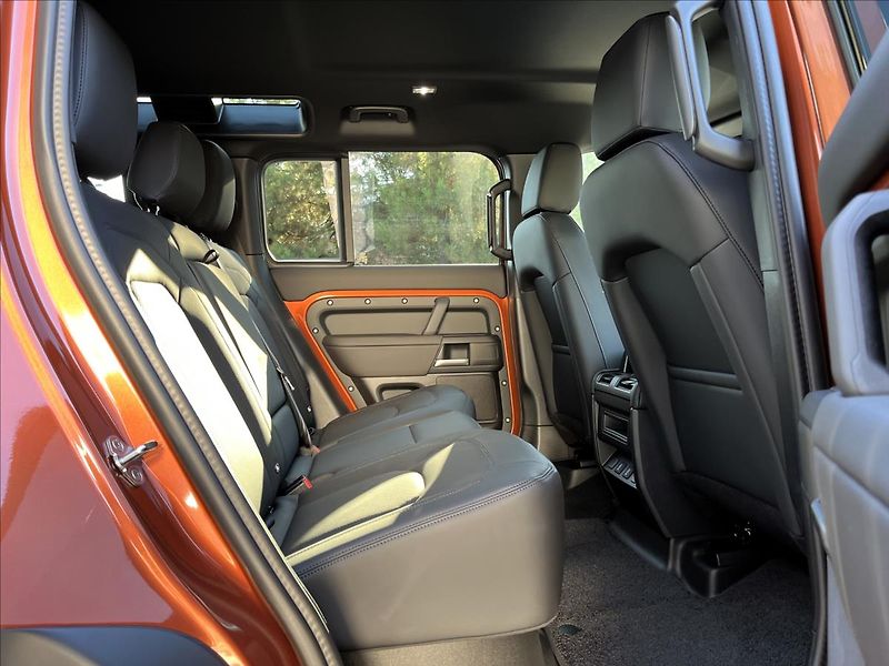 Land Rover Defender (2026) 110 D200 S - fotka 28 z 30