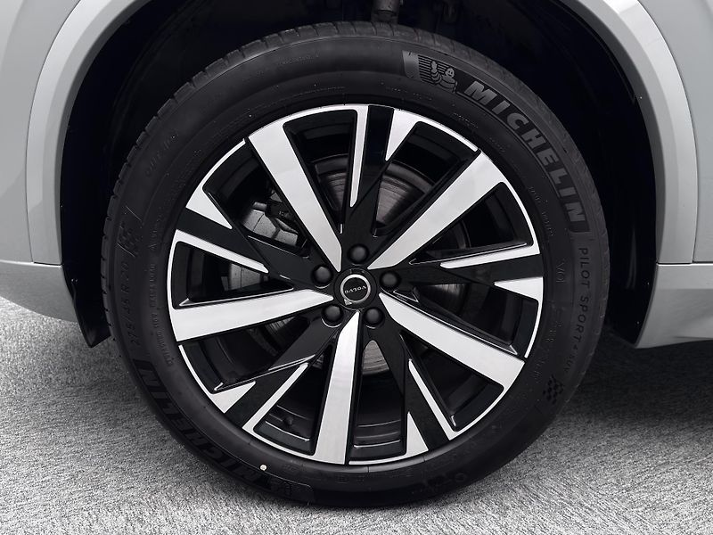 Volvo XC90 B5 AWD CORE CZ 1.maj - fotka 46 z 46