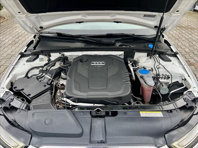 Audi A4 2,0 TDi KLIMA / NAVI - fotka 38 z 40