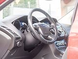 Ford Focus (2012) 1.6i 16V 110KW – VÝBAVA! - náhled 11
