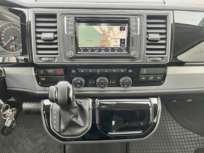 Volkswagen Multivan (2018) 2,0TSi Benzín 150kW Highline 4 - fotka 14 z 24