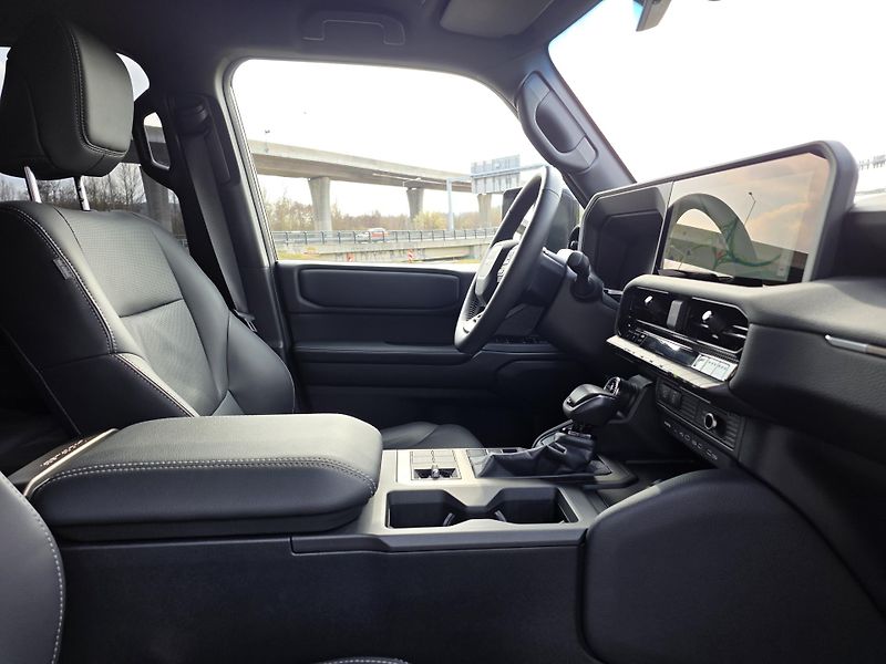 Toyota Land Cruiser 2.8-INVINCIBLE-ZÁRUKA-DPH - fotka 69 z 77