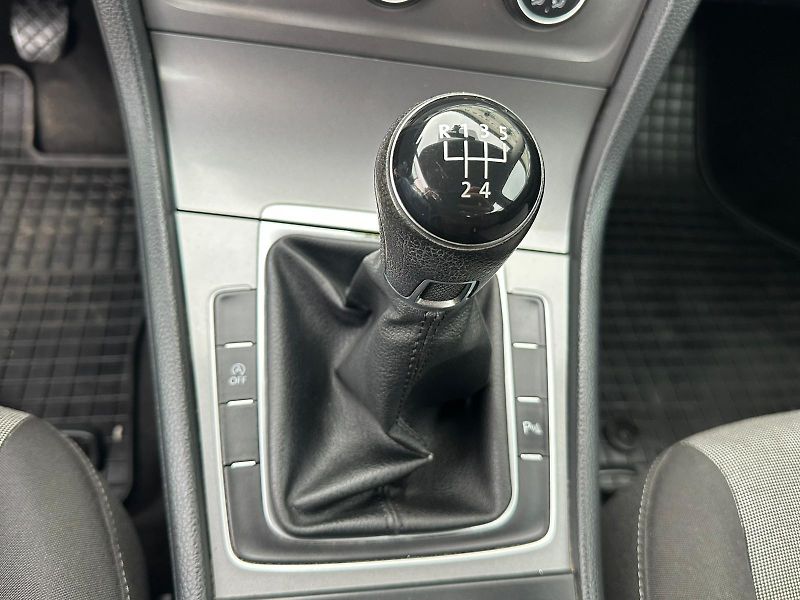 Volkswagen Golf (2014) 1.6TDi, 77KW - fotka 17 z 20