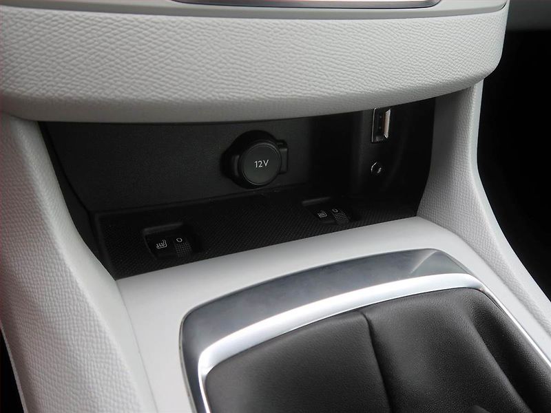 Peugeot 308 (2014) Style 1.6 e-HDi, Serv.kniha - fotka 14 z 15