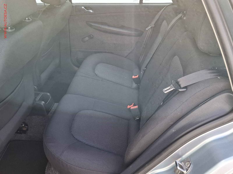 Škoda Fabia (2004) 1.4 16V, Tempomat - fotka 10 z 14