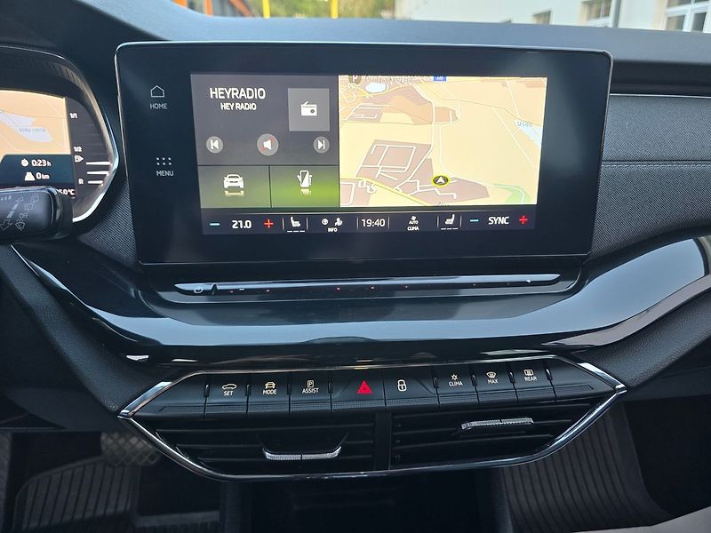 Škoda Octavia 2.0TDi 110kW DSG STYLE + NAVI - fotka 30 z 44