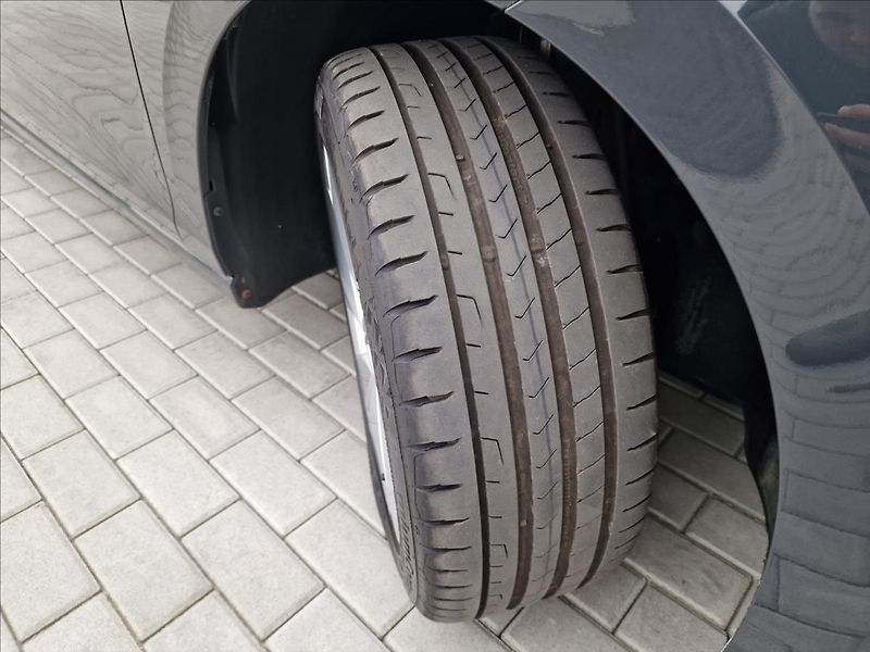 Volkswagen Golf 2.0TDI 110kW DSG Style, 1.Maj - fotka 46 z 50