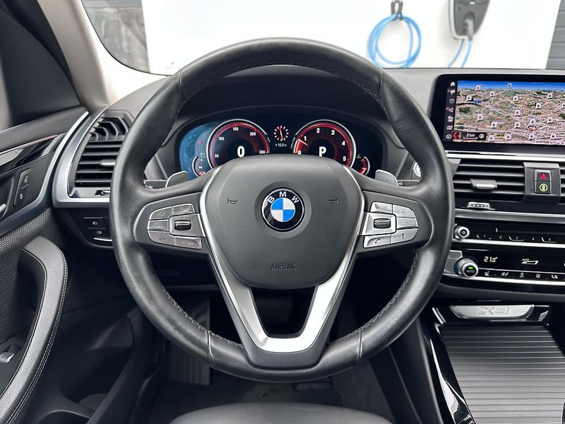 BMW X3 xDrive30d Model X-Line - fotka 10 z 27