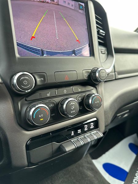 Dodge RAM (2021) 1500 BIG HORN 5.7 V8 HEMI 4x4 - fotka 29 z 31
