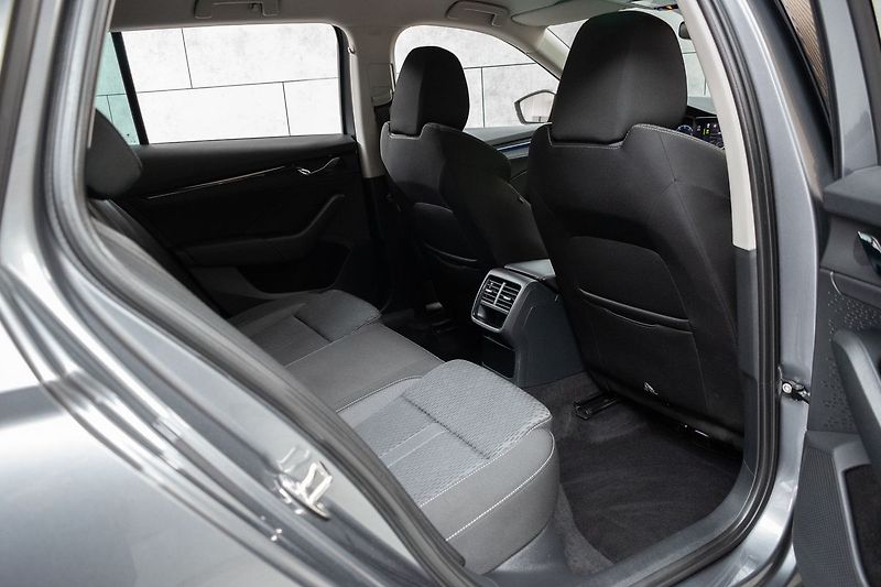 Škoda Octavia 2.0 TDI DSG*MASÁŽE*ACC*DPH* - fotka 13 z 38
