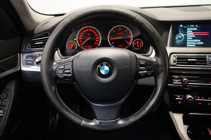 BMW Řada 5 - fotka 17 z 29