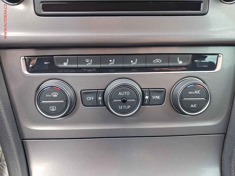 Volkswagen Golf (2014) 1.6 TDi, autoAC - fotka 13 z 17