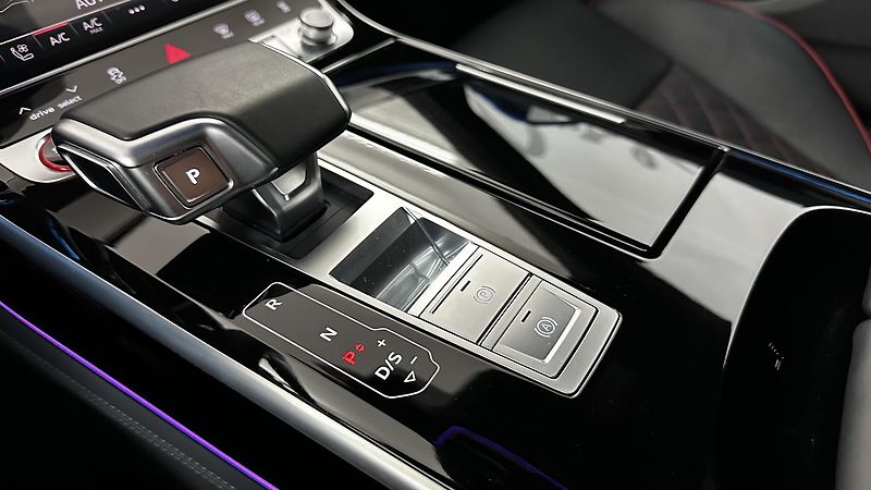 Audi S8 TOP STAV - fotka 38 z 51