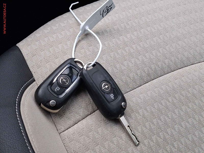 Opel Astra (2015) 1.4T, Innovation, LED, navi - fotka 19 z 19