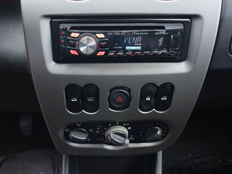 Dacia Sandero (2011) 1.6 MPI, Serv.kniha, nová STK - fotka 12 z 14