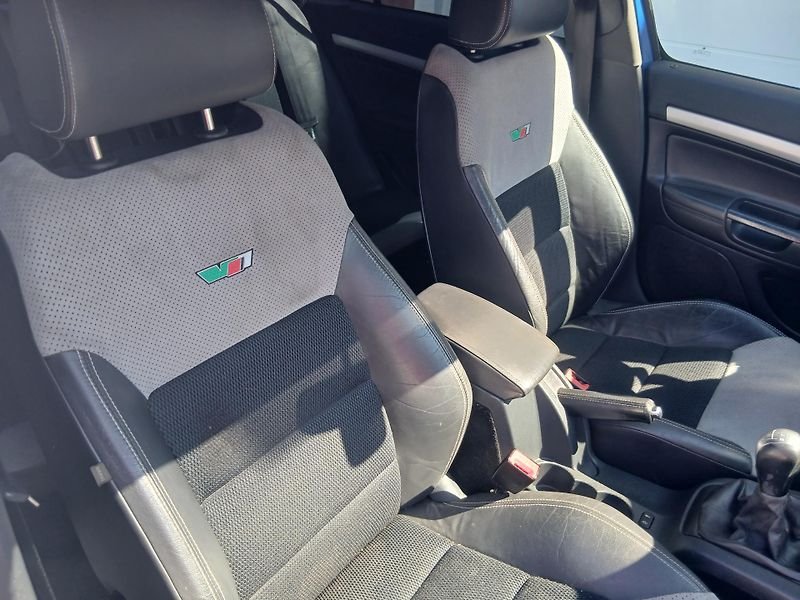 Škoda Octavia 2.0 TFSi RS combi - fotka 17 z 34