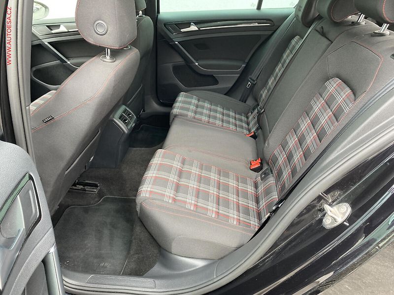 Volkswagen Golf (2015) 2.0 TSi, GTi, bixen, navi, - fotka 10 z 19