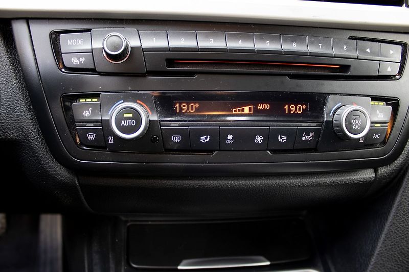 BMW Řada 3 Nebourané, pravidelně servis - fotka 21 z 36