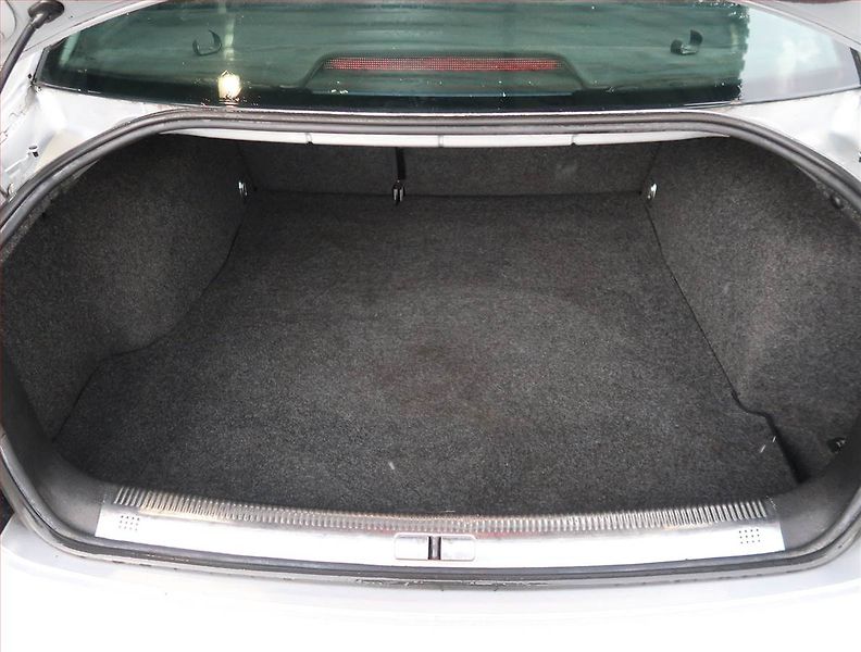 Volkswagen Passat (2005) 1.9 TDI, nová STK, Klima - fotka 13 z 16